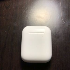 Apple AirPods with wireless charging case